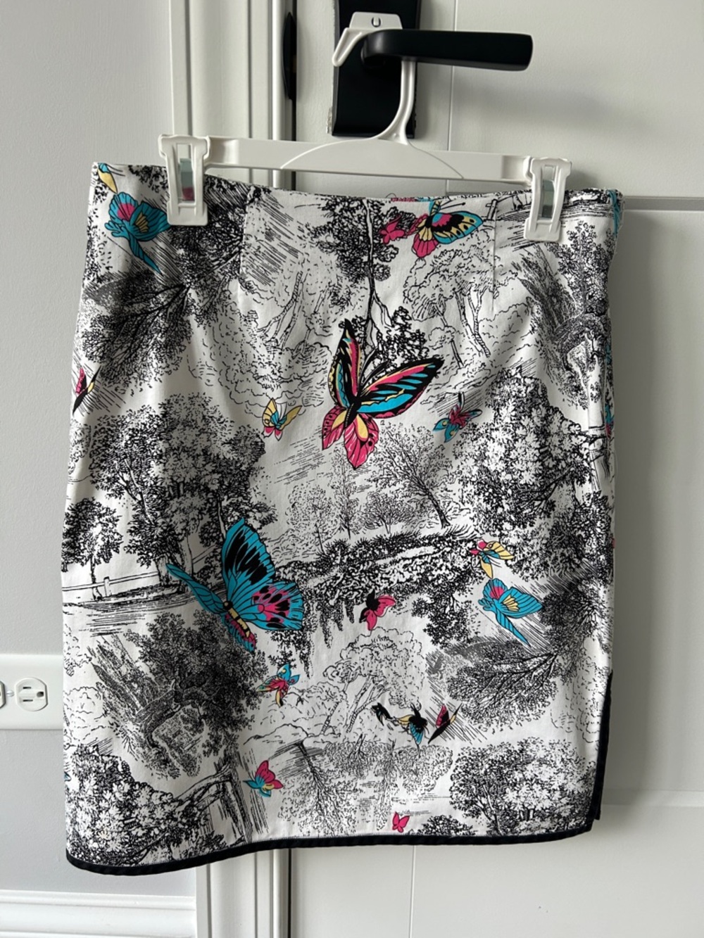LIKE NEW Black & White Butterfly-Print Pencil Skirt